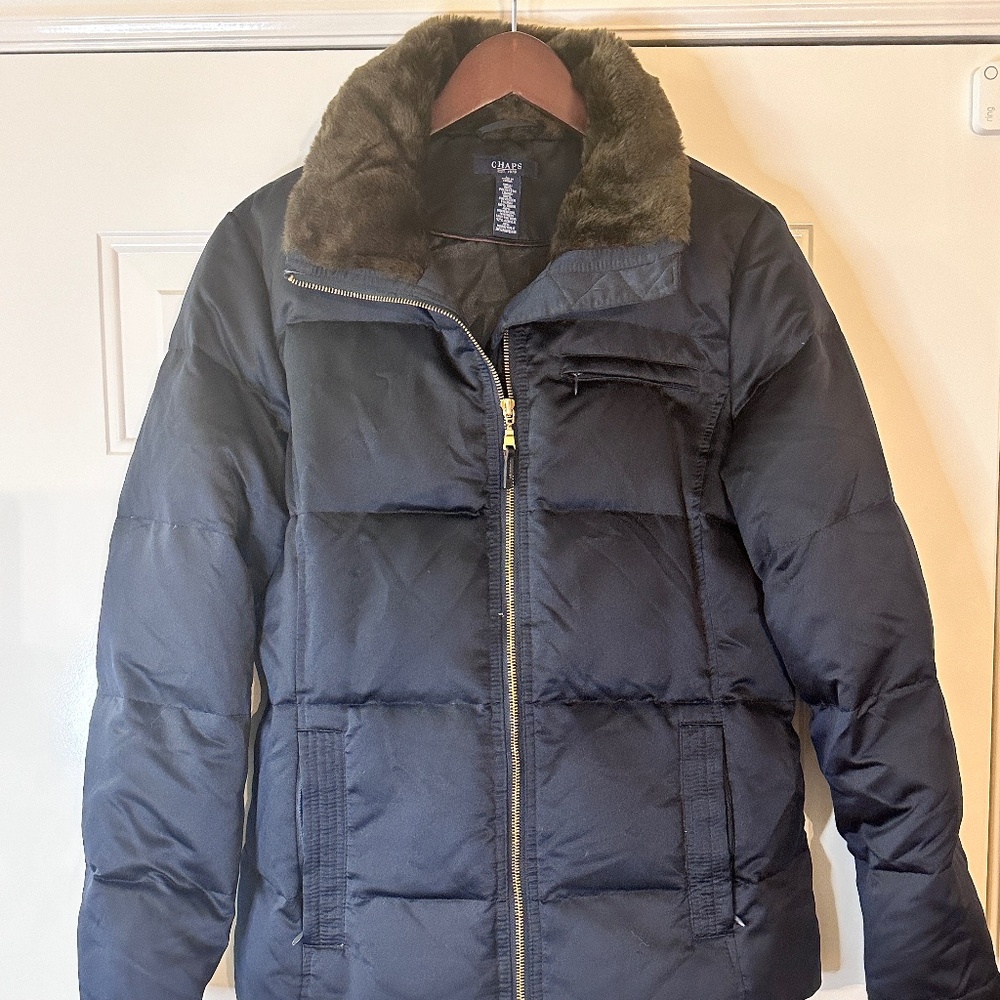 Chaps navy blue Short Fur Collar Puffer coat w gold zipper and hardware. W-Large